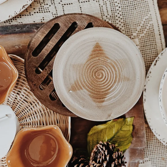 Handmade/Handspun Stoneware Pottery Greige Trivet Plate With Brown Star - Picture 2 of 2